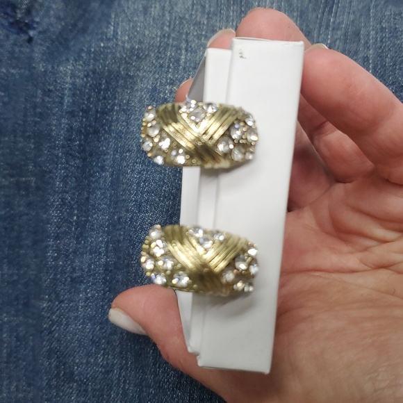 St. John Gold and Crystal  Clip On Earrings 80s Fashion - Picture 11 of 11